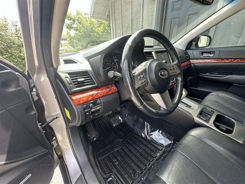 Used 2011 Subaru Outback 3.6R Limited AWD/4WD image 55