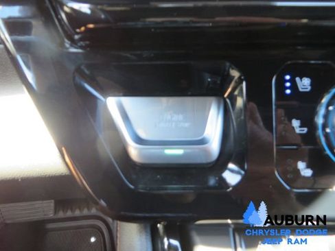 Used 2025 GMC Sierra 1500 AT4 AWD/4WD image 32