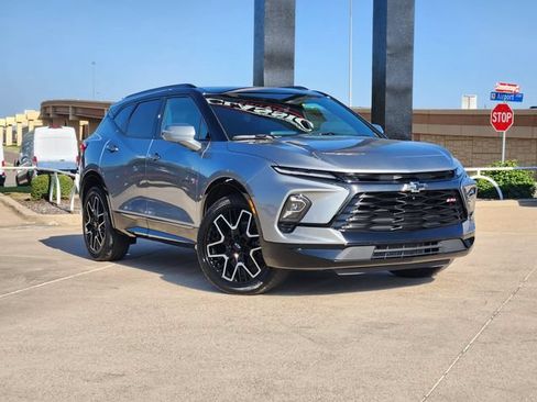 Used 2023 Chevrolet Blazer RS w/ Driver Confidence II Package FWD image 2