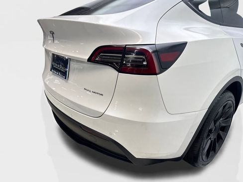 Used 2021 Tesla Model Y Long Range AWD/4WD image 18