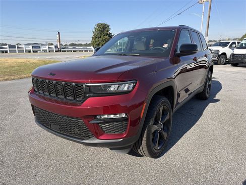 New 2025 Jeep Grand Cherokee Limited w/ Black Appearance Package AWD/4WD image 2