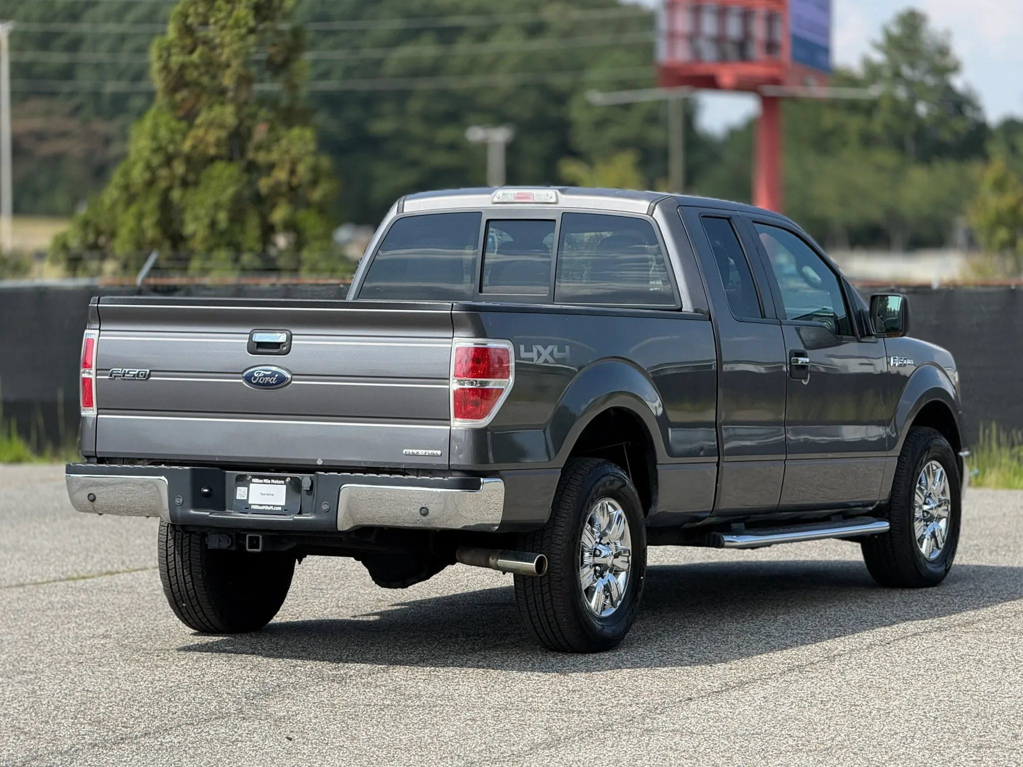 Used 2011 Ford F150 XLT w/ XLT Chrome Pkg AWD/4WD image 9