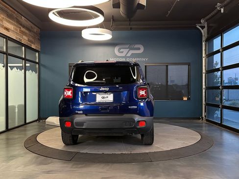 Used 2018 Jeep Renegade Latitude AWD/4WD image 4