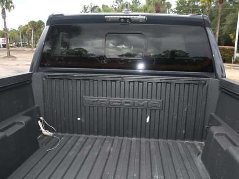 Certified 2025 Toyota Tacoma Limited AWD/4WD image 19