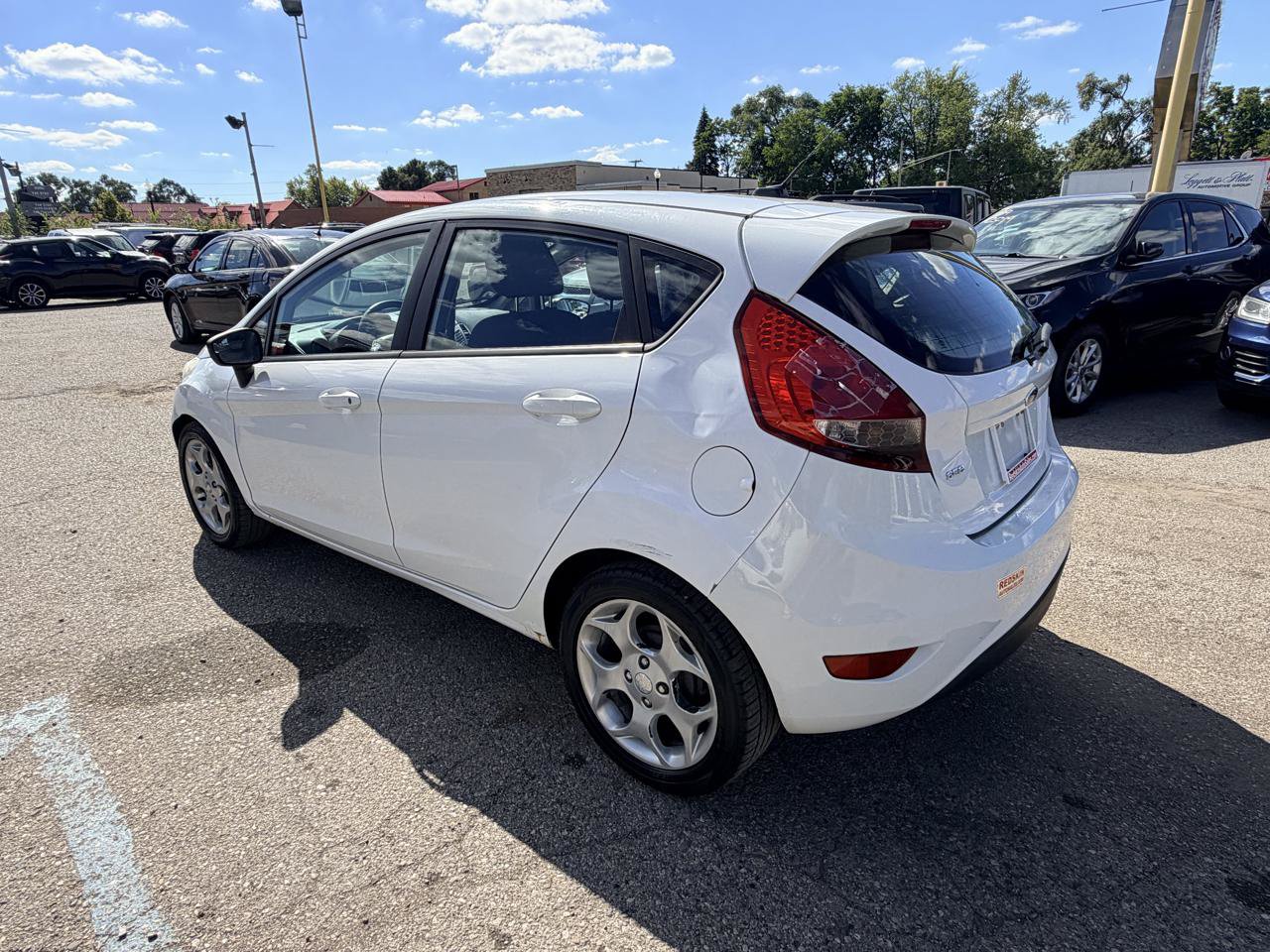 Used 2011 Ford Fiesta SES FWD image 3