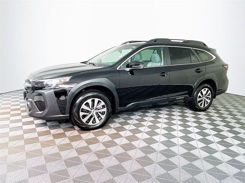 Used 2025 Subaru Outback Premium AWD/4WD image 4