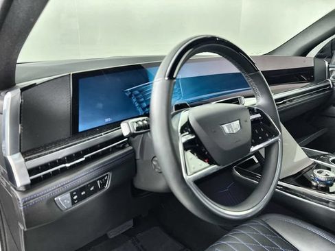 Used 2025 Cadillac Escalade IQ Luxury 1 AWD/4WD image 10