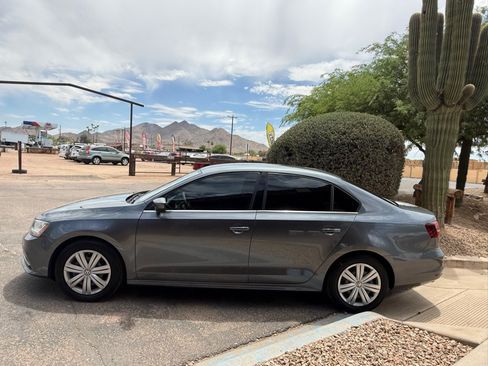 Used 2017 Volkswagen Jetta S FWD image 3