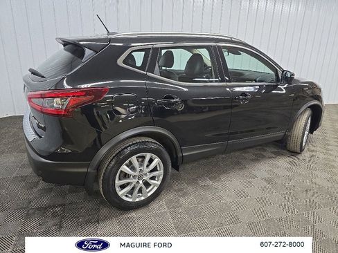 Used 2022 Nissan Rogue Sport SV w/ Technology Package AWD/4WD image 3