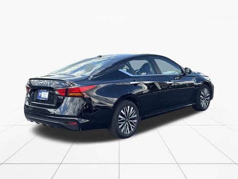 Used 2025 Nissan Altima 2.5 SV FWD image 6