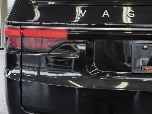 Used 2024 Jeep Wagoneer L Series III w/ Flexible Seating Group image 12