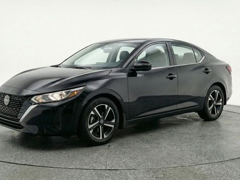 Used 2025 Nissan Sentra SV image 3
