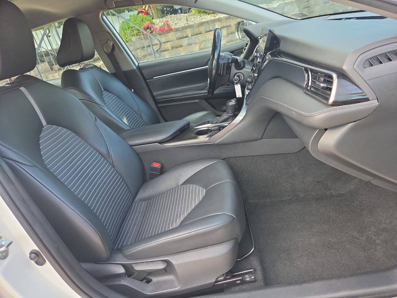 Used 2022 Toyota Camry SE FWD image 23