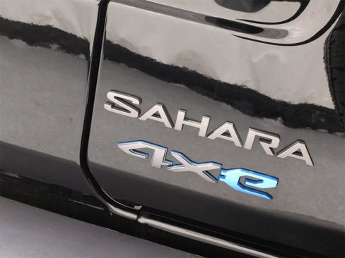 Used 2025 Jeep Wrangler Sahara w/ Safety Group image 13