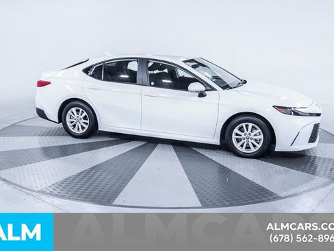 Used 2025 Toyota Camry LE image 13