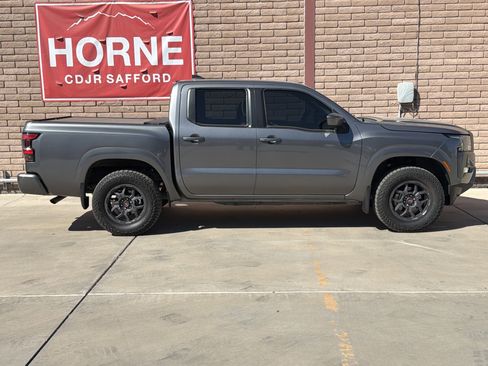 Used 2024 Nissan Frontier SV w/ SV Convenience Package image 8