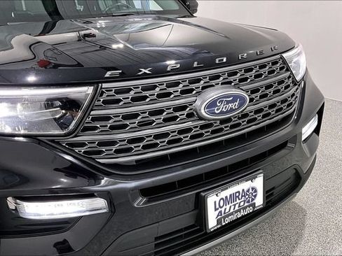 Used 2022 Ford Explorer XLT w/ XLT Sport Appearance Package AWD/4WD image 41