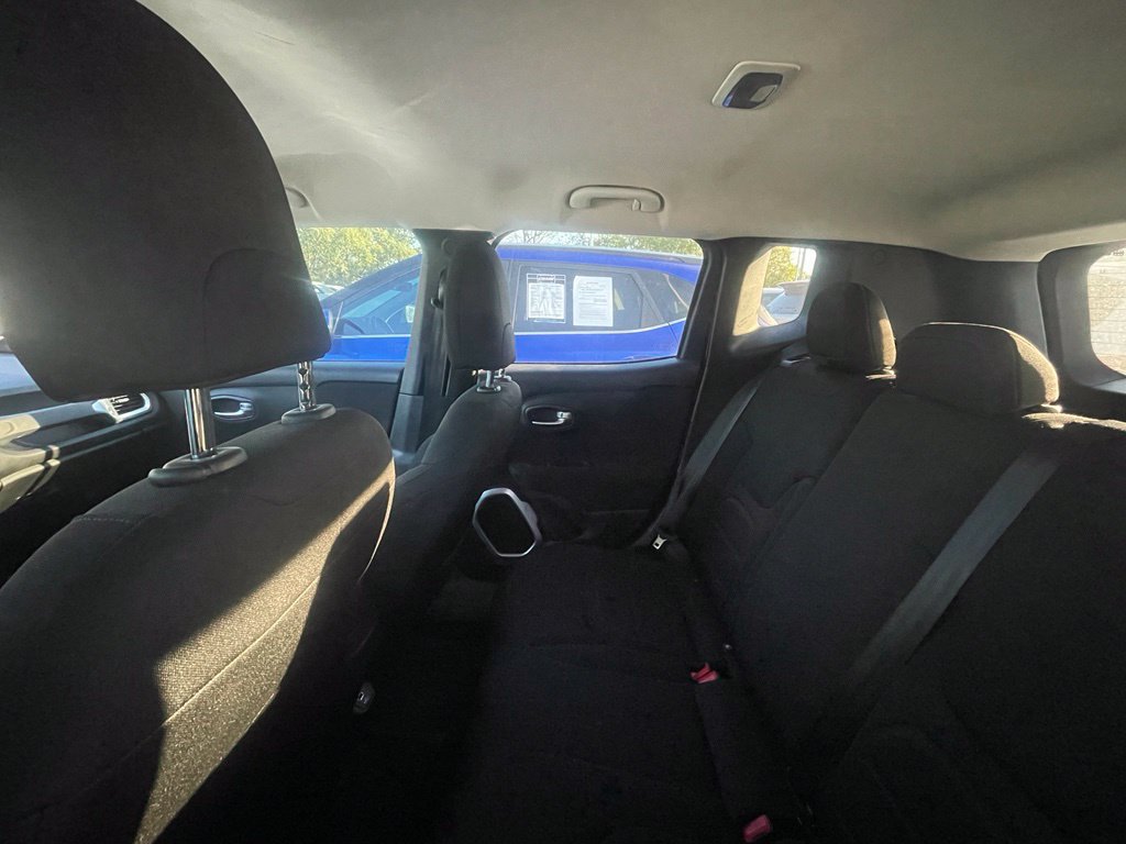 Used 2019 Jeep Renegade Latitude FWD image 6