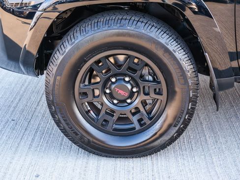 Used 2022 Toyota 4Runner SR5 Premium w/ Moonroof Package RWD image 9