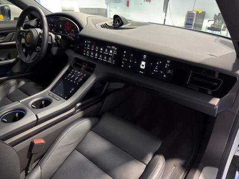 Used 2022 Porsche Taycan 4S AWD/4WD image 28