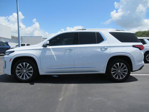 Certified 2023 Chevrolet Traverse Premier FWD image 2