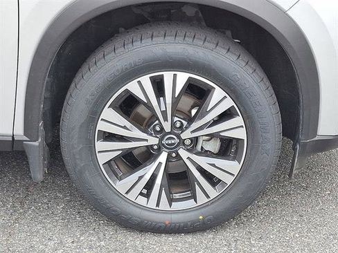 Certified 2022 Nissan Rogue SV w/ SV Premium Package AWD/4WD image 9