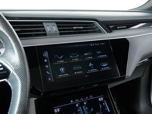 Certified 2022 Audi e-tron S Premium Plus w/ 21" Black Optic Package image 12