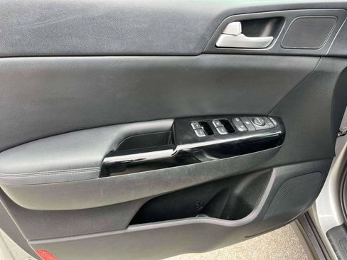 Used 2022 Kia Sportage EX FWD image 13