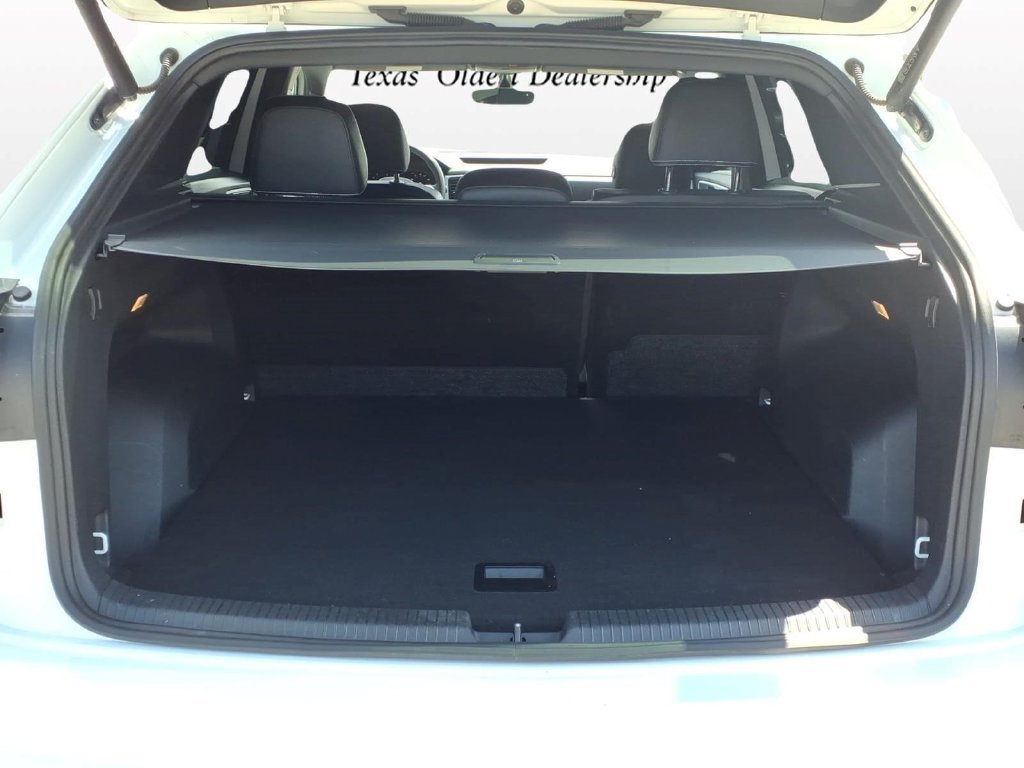 Used 2023 Volkswagen Atlas Cross Sport SE w/ Black Wheel Package FWD image 10