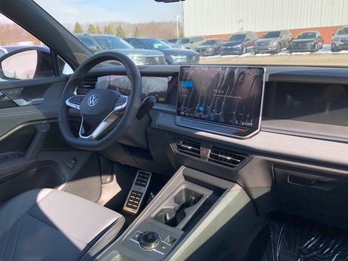 New 2026 Volkswagen Tiguan SE R-Line image 18