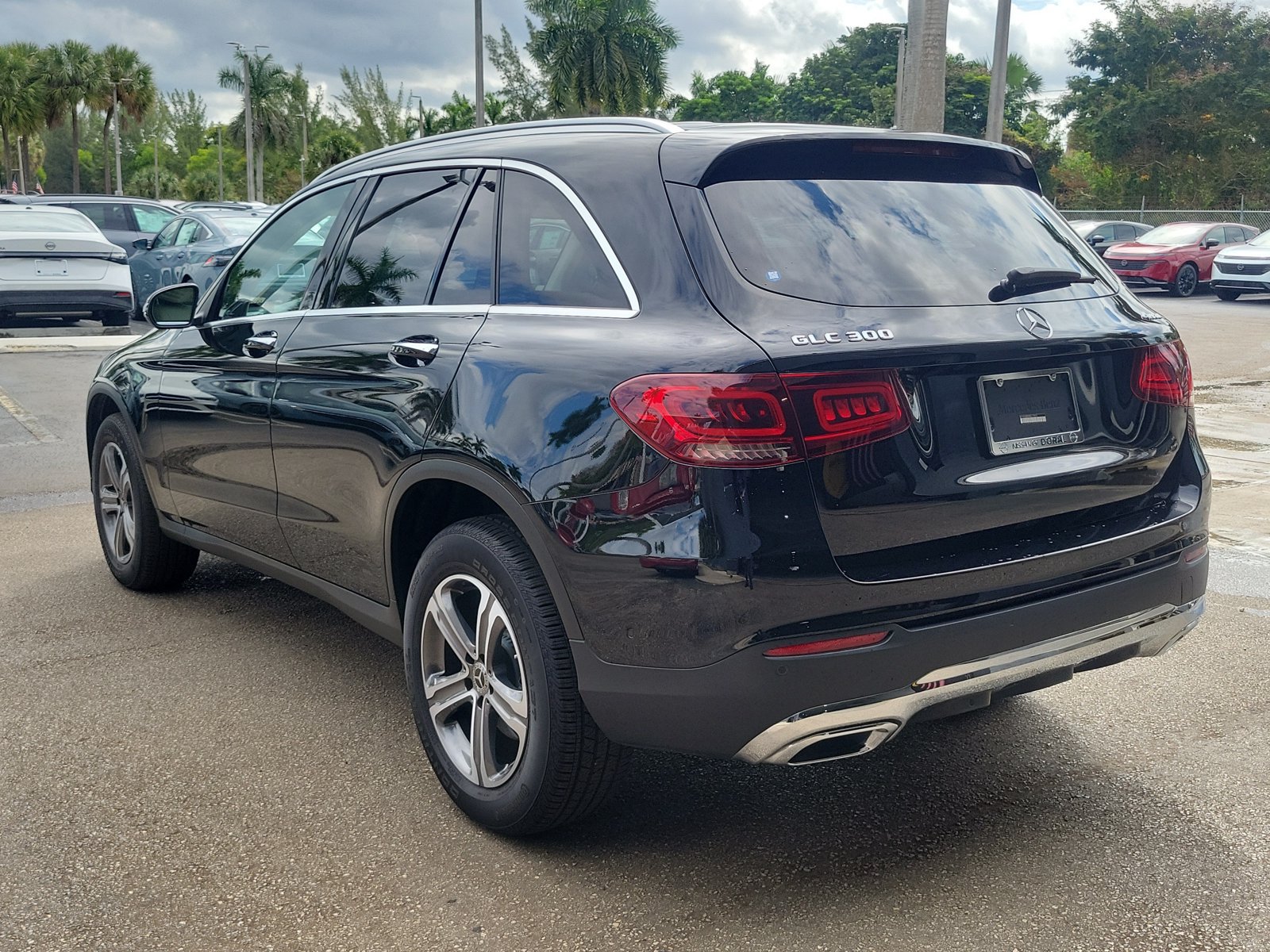 Used 2022 Mercedes-Benz GLC 300 4MATIC w/ Premium Package Lite image 6