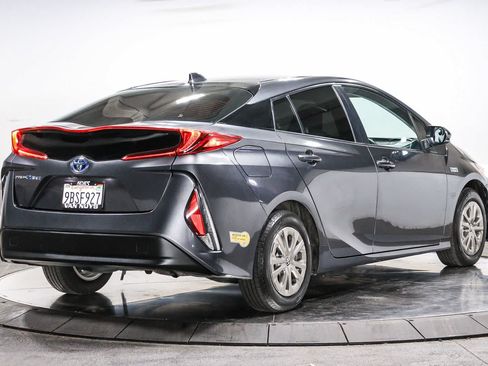 Certified 2022 Toyota Prius Prime LE FWD image 5