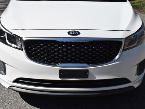 Used 2018 Kia Sedona L image 17