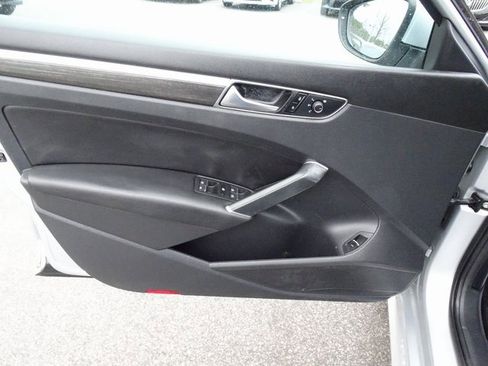 Used 2017 Volkswagen Passat 1.8T SE image 12