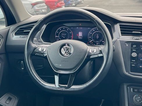 Used 2018 Volkswagen Tiguan SEL Premium AWD/4WD image 16