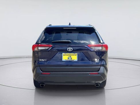 Used 2021 Toyota RAV4 XLE AWD/4WD image 4