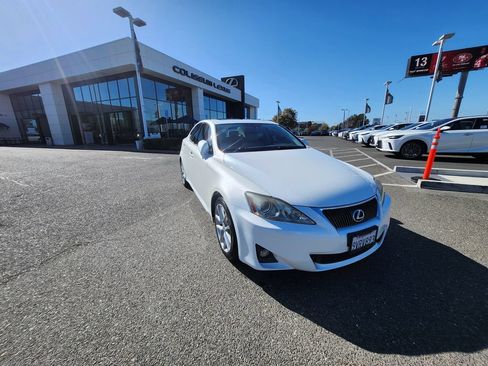 Used 2013 Lexus IS 250 w/ Premium Pkg Value Edition RWD image 3