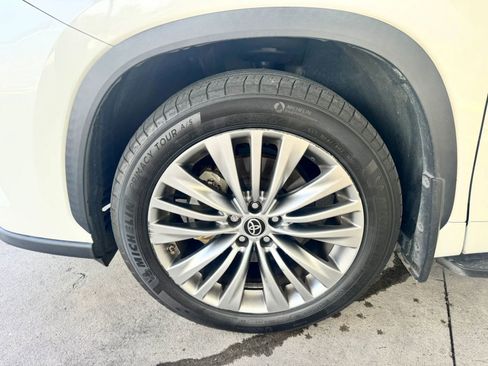 Used 2021 Toyota Highlander Platinum image 7