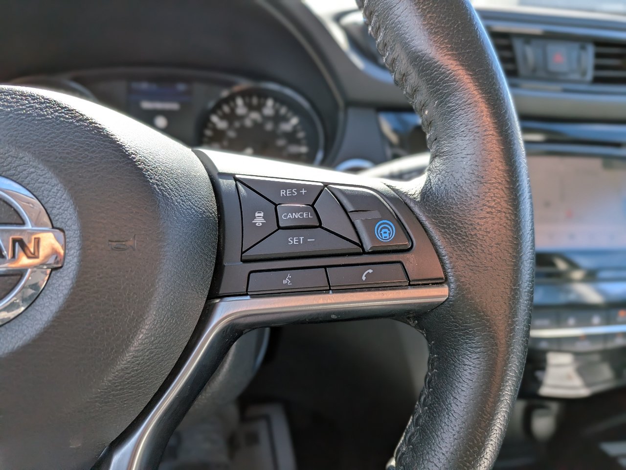 Used 2019 Nissan Rogue SL w/ Premium Package AWD/4WD image 31