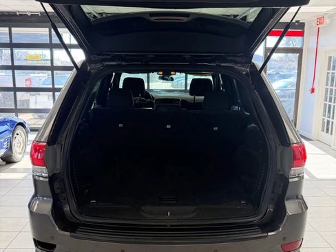 Used 2019 Jeep Grand Cherokee Laredo image 10