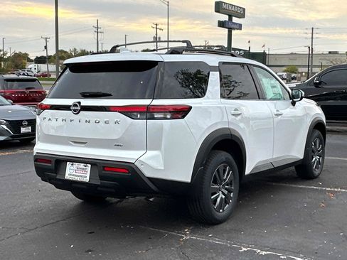 New 2025 Nissan Pathfinder SV image 4