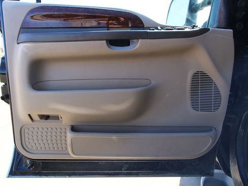 Used 2004 Ford F250 Lariat image 28