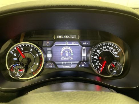 Used 2022 RAM 2500 Big Horn w/ Level C Equiment Group AWD/4WD image 17