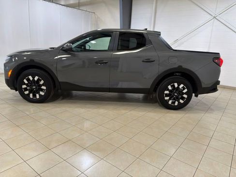 Used 2025 Hyundai Santa Cruz SE FWD image 3