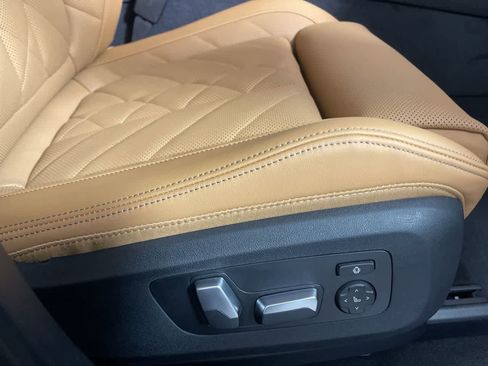 Used 2024 BMW X5 xDrive40i w/ Premium Package image 16