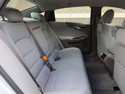 Used 2018 Chevrolet Malibu LT w/ Driver Confidence Package FWD image 24