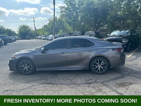 Used 2022 Toyota Camry SE FWD image 5