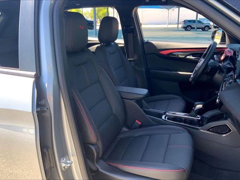 Used 2025 Chevrolet TrailBlazer RS w/ Convenience Package FWD image 9