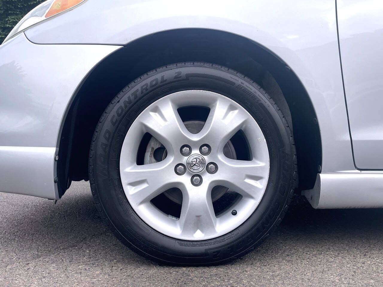 Used 2005 Toyota Matrix XR FWD image 10