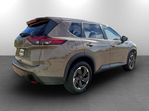 Used 2024 Nissan Rogue SV image 7